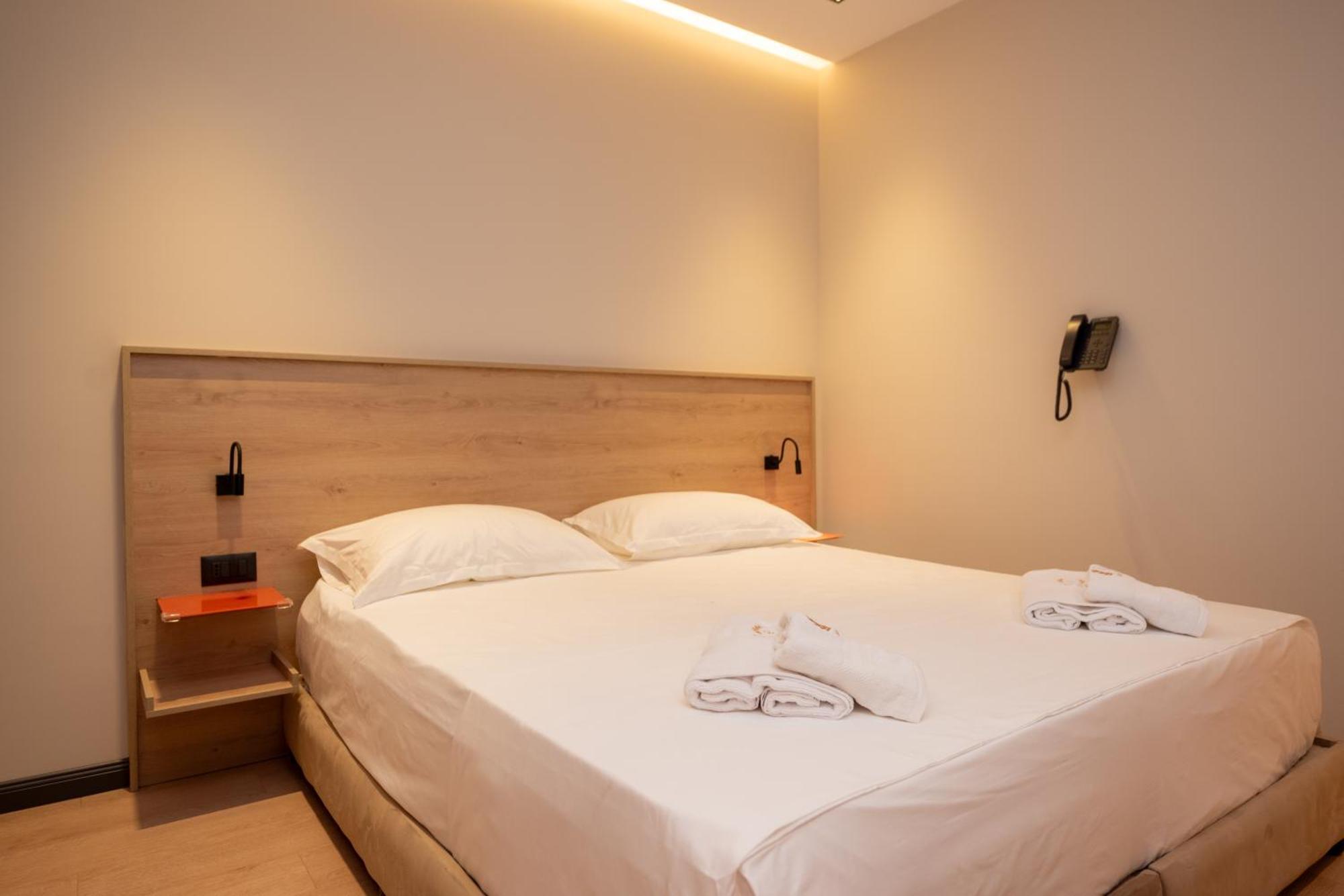 Calma Boutique Hotel Vlorë Exteriör bild