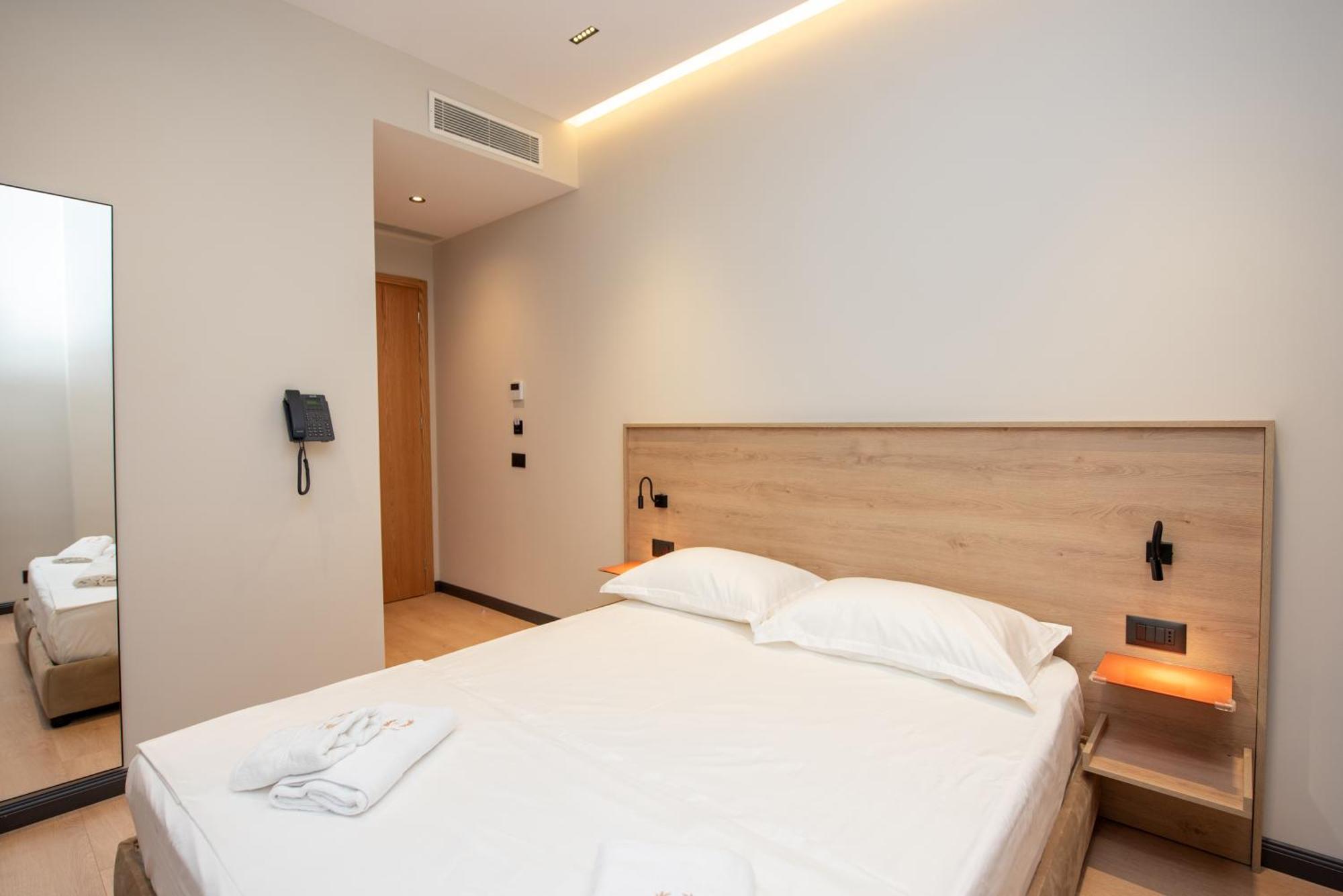 Calma Boutique Hotel Vlorë Exteriör bild