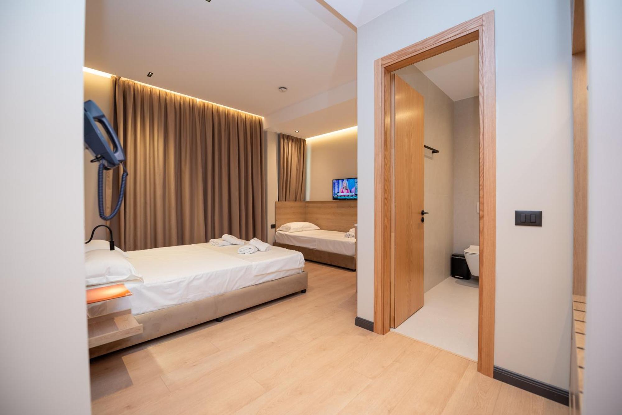 Calma Boutique Hotel Vlorë Exteriör bild