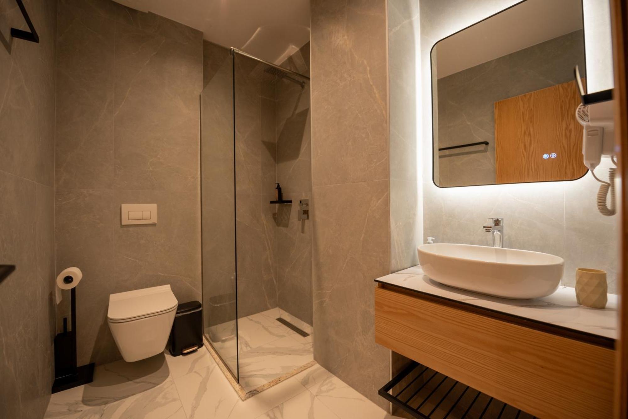Calma Boutique Hotel Vlorë Exteriör bild