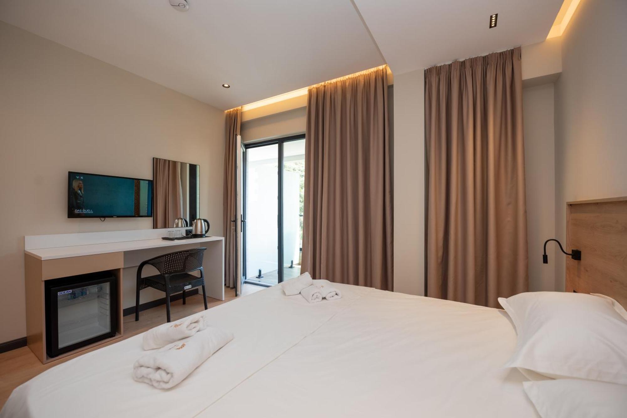 Calma Boutique Hotel Vlorë Exteriör bild