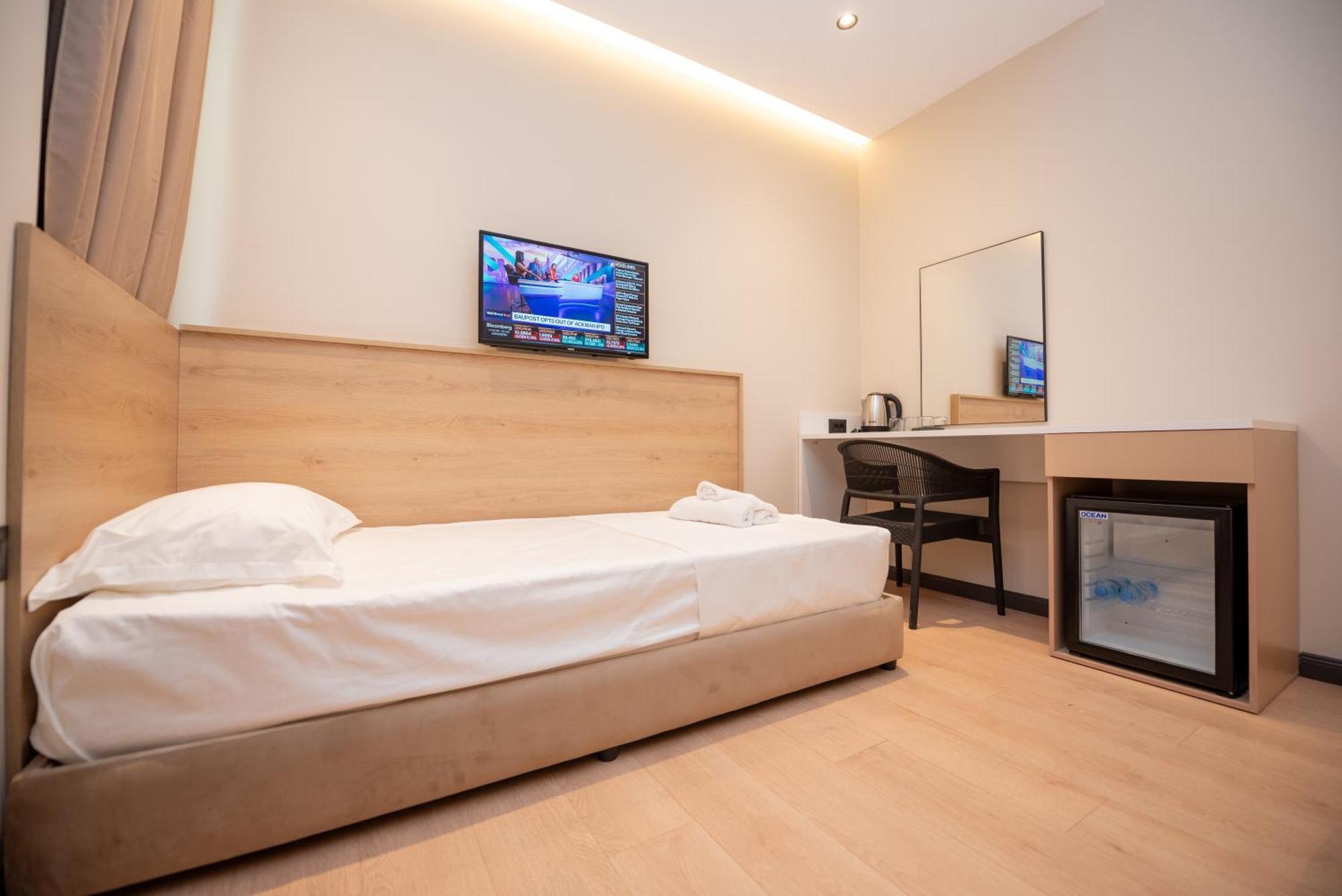 Calma Boutique Hotel Vlorë Exteriör bild