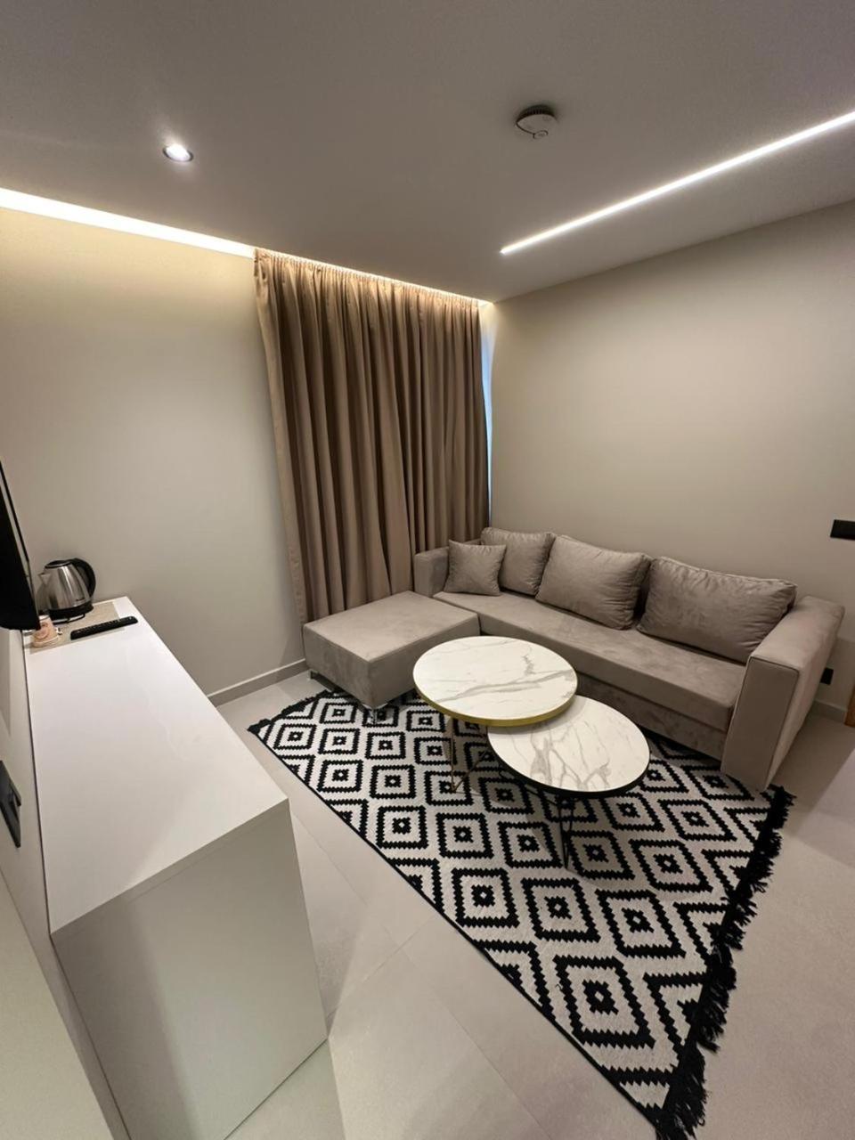 Calma Boutique Hotel Vlorë Exteriör bild