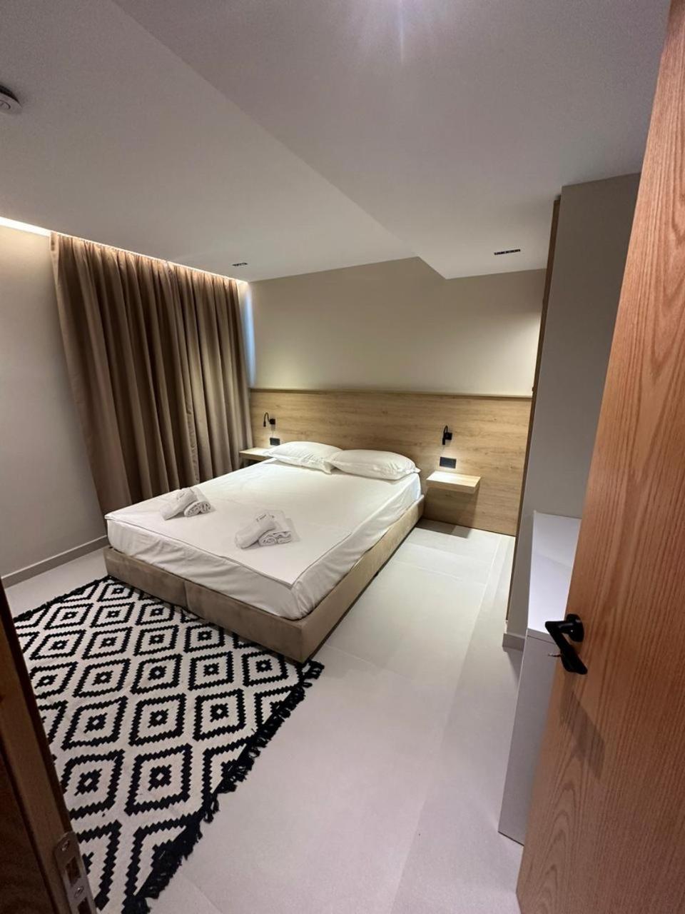 Calma Boutique Hotel Vlorë Exteriör bild
